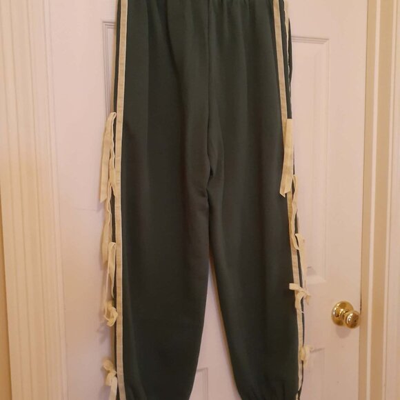 Entro High Waist Jogger Set w/Bow Detail - NWT - Picture 3 of 11
